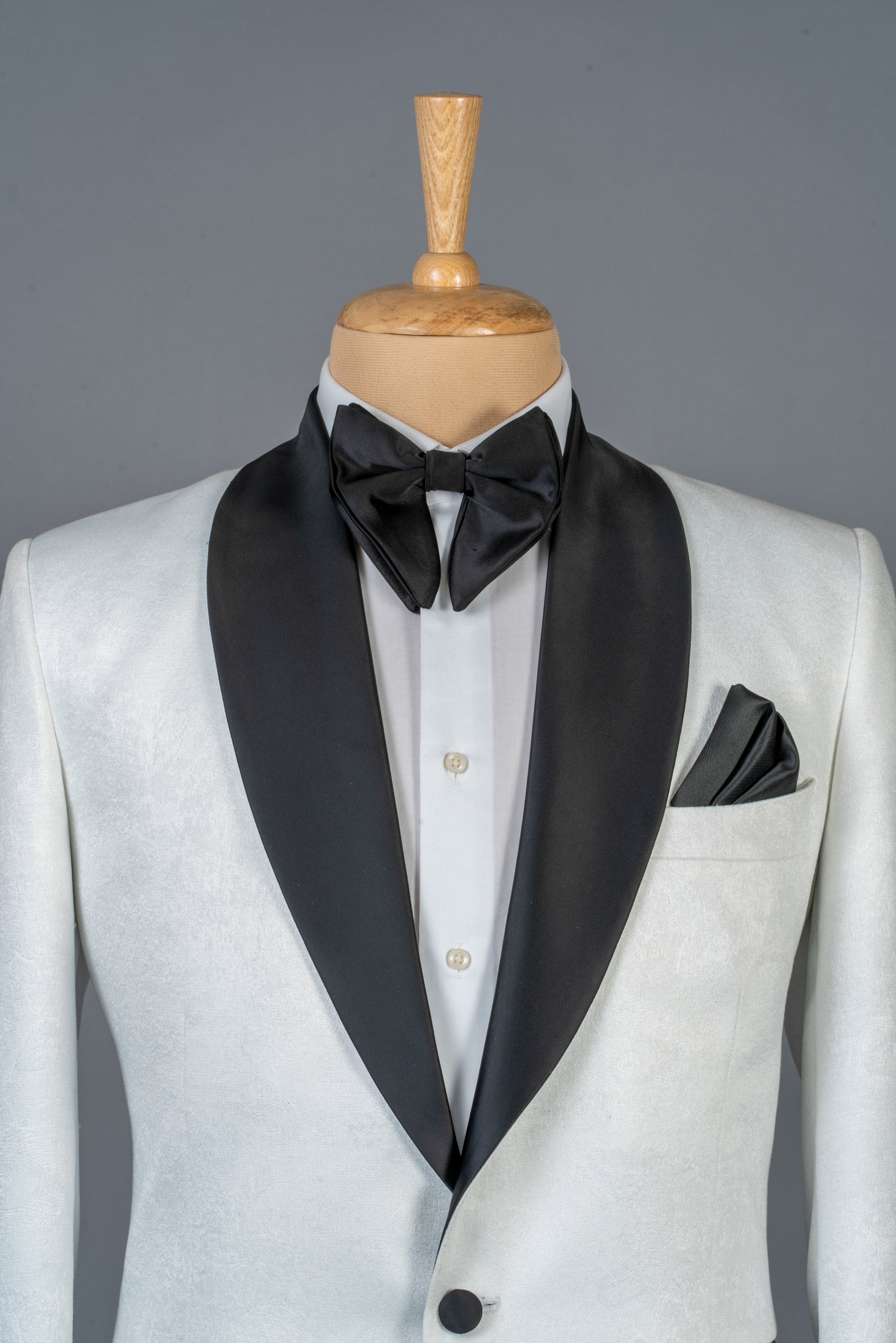 Tuxedo Suits: The Perfect Choice for Sophisticated Gentlemen